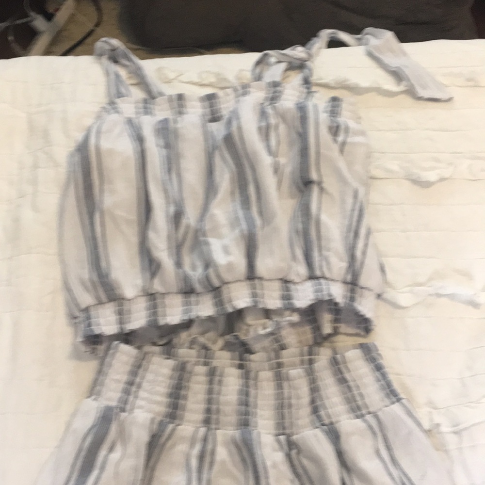 Universal Thread 2 piece set